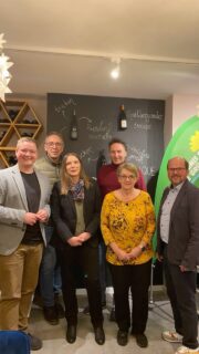 🏥Bürgerforum Gesundheitsversorgung👨🏻‍⚕️🧑🏽‍⚕️
Pflege, ärztliche Versorgung und Fachkräftemangel. Alles Themen, was besonders die ländlichen Regionen vor Herausforderungen stellt. Gemeinsam mit dem Ortsverband der Grünen in Schotten habe ich eingeladen, darüber ins Gespräch zu kommen. Vielen Dank an @schulzasche, Herr Dr. med. Peter Korn (Kinderarzt), Frau Andrea Martin (für stationäre Pflege) und Christian Schick (für ambulante Pflege), für den Einblick in die bundespolitischen Themen und tägliche Arbeit in der Gesundheitsversorgung. 
Am Ende waren sich alle einig: Das wiederholen wir!👋🏻

#pflege #gesundheit #ärzte #fachkräftemangel #schotten #bundestagswahl #philipschinkel #grüne #danke